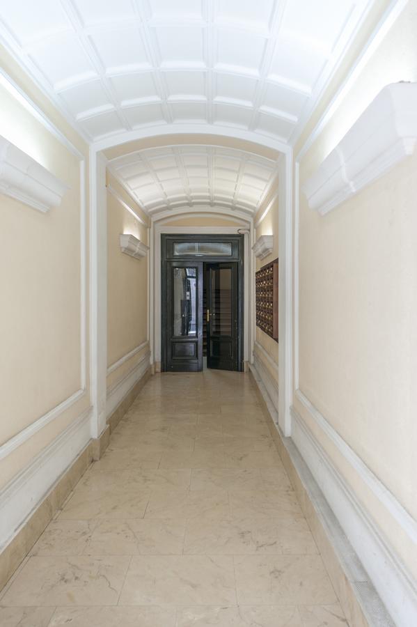 Plaza De Cibeles Appartement Madrid Buitenkant foto